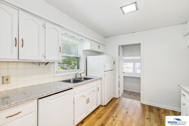 Building Photo - 3 bedroom 1 bath home