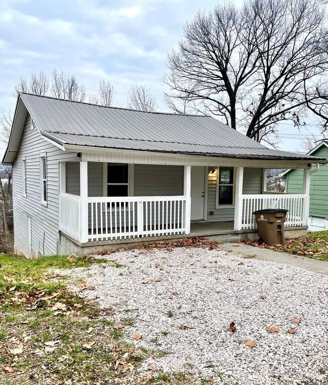 Primary Photo - Charming 2 Bedroom, 1 Bath Bungalow