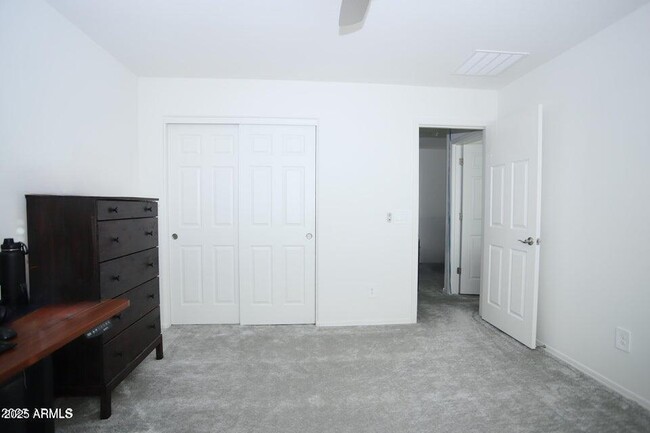 Building Photo - 7209 S 13th Pl