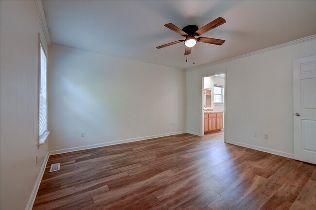 Building Photo - 328 Cain Rd