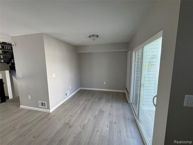 Building Photo - 115 Georgetown Square N