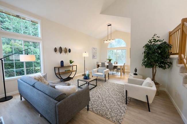 Building Photo - Spacious 3-Bedroom Home with Sunroom in Private Lake Community – Everett