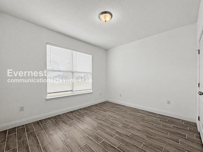 Building Photo - 6750 Midland Dr