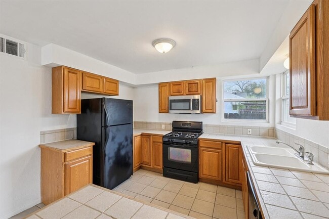 Building Photo - 4302 Harmon Ave