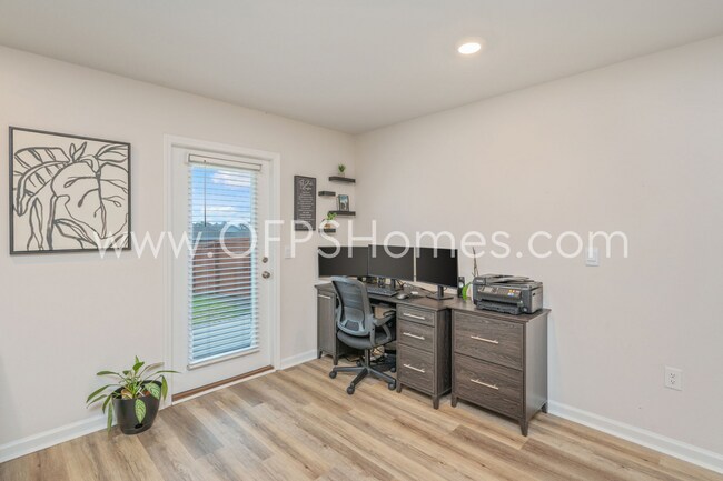 Building Photo - Crestview 4bed/2bath