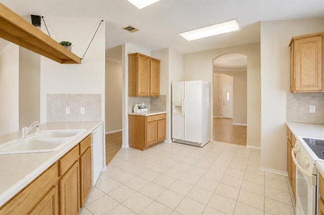 Building Photo - 2100 Mir Woods Dr