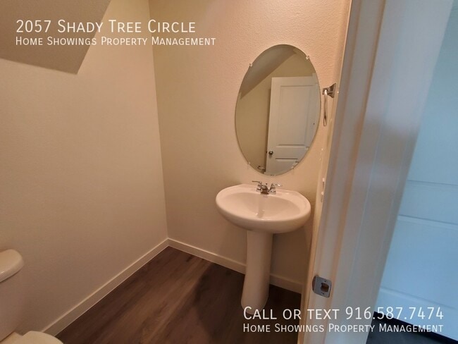 Building Photo - 2057 Shady Tree Cir