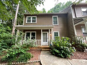 Building Photo - Cute end-unit 2 Bedroom Townhome in Cary