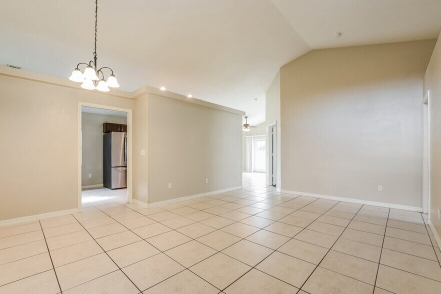 Building Photo - 11001 Siting Pl