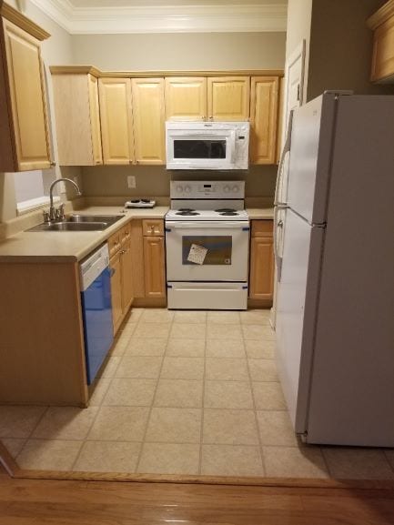 KITCHEN - 150 Hayesbury Ct