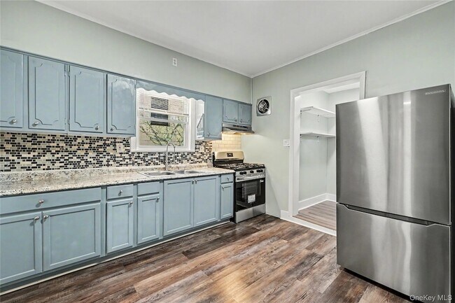 Building Photo - 52 Claremont Pl