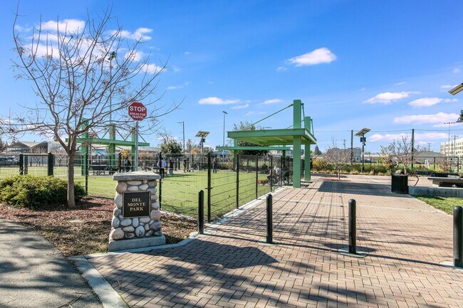 Building Photo - Luxury 2-Bedroom Monte Vista Condo with Downtown Views & Monthly House Cleaning Included