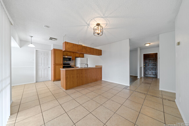 Building Photo - 4851 Castle Arms Dr