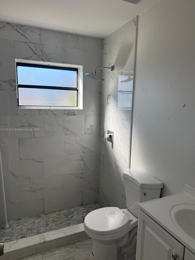 Building Photo - 11701 NW 37th Pl