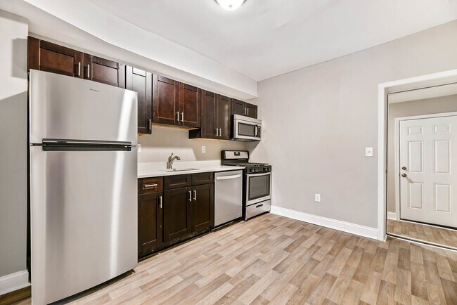 Building Photo - 2 Bedroom Rowhome- Baltimore City