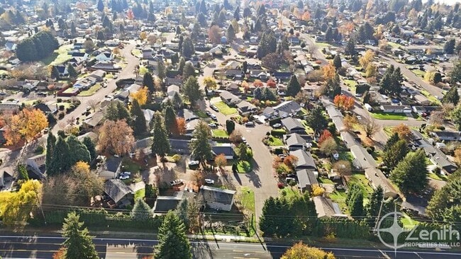 Building Photo - 1417 NW 98th Cir