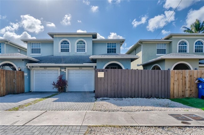 Building Photo - 1139 NE 3rd Ave