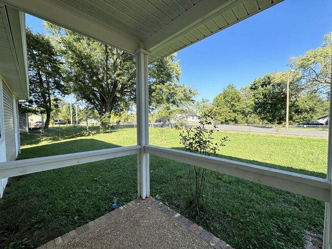 Building Photo - 496 Louisiana Ave. Clarksville, TN 37042