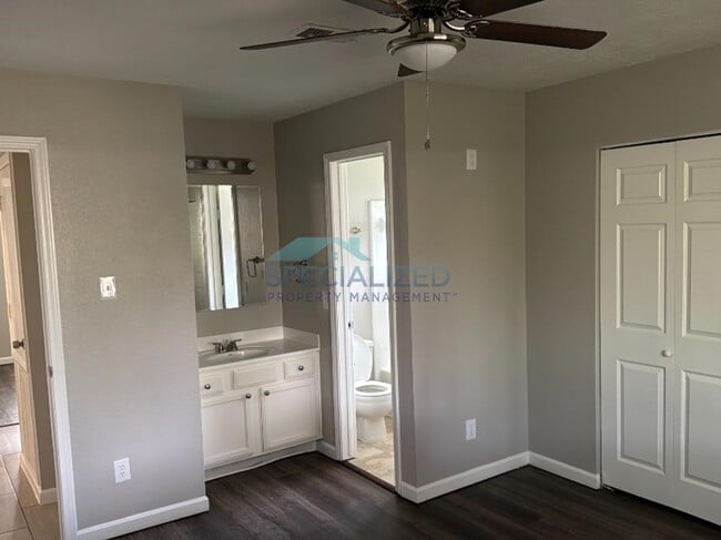 Building Photo - 2810 Pinewood Dr