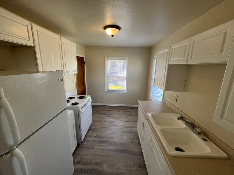 Building Photo - 2904 Lincoln St