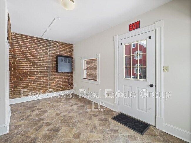 Building Photo - 1001 Pope Ave