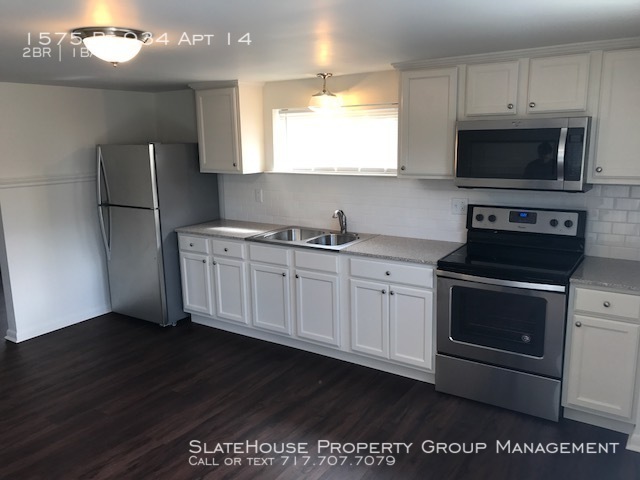 Building Photo - Large 2 Bedroom, 1 bathroom Unit