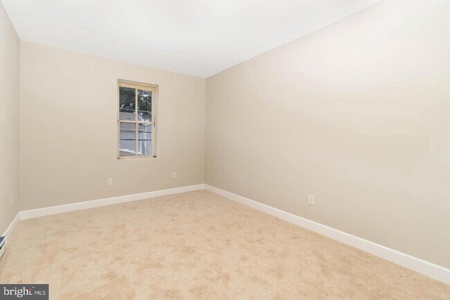 Building Photo - 62 Breckenridge St