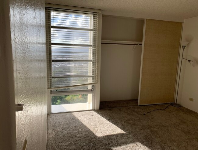 Bedroom 1 - 98-410 Koauka Loop