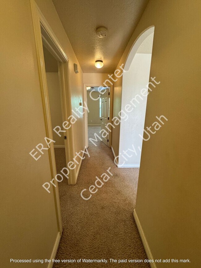 Building Photo - 1434 Southern View Dr
