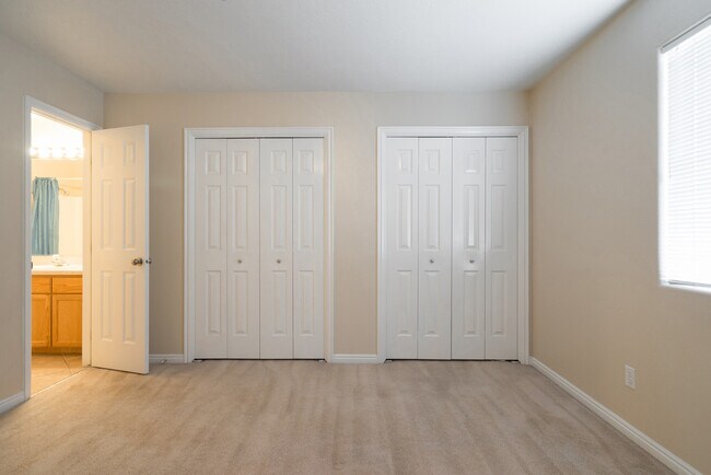 Building Photo - Utilities Included! Beautiful 2 Bedroom Townhome in Ivins