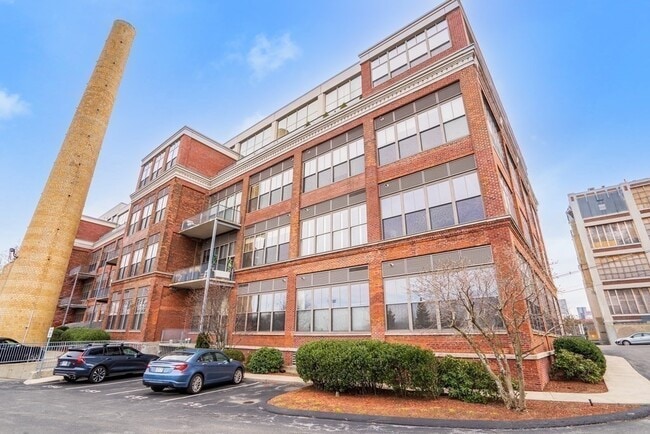 Building Photo - 156 Porter St
