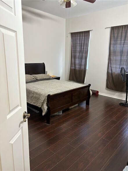 Building Photo - 5807 Hampton Hills Blvd