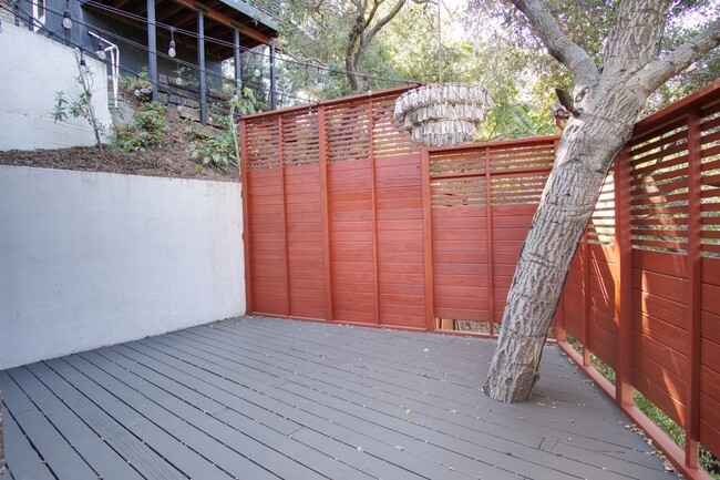 Building Photo - Stunning Tranquil Home in Laurel Canyon wi...