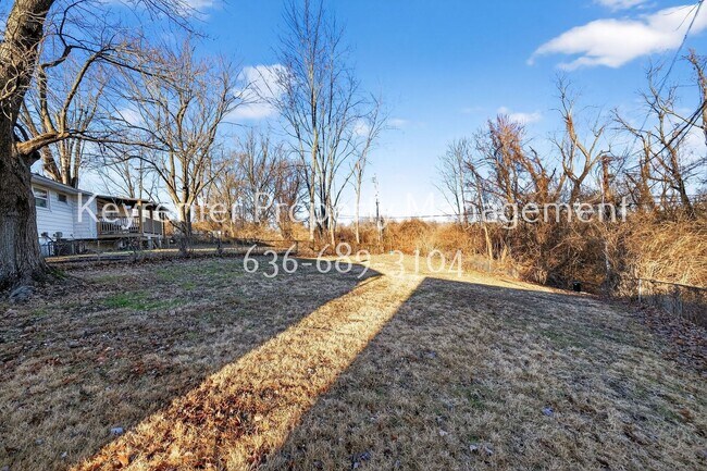 Building Photo - Spacious 3-Bedroom Home with Large Yard – Section 8 Welcome