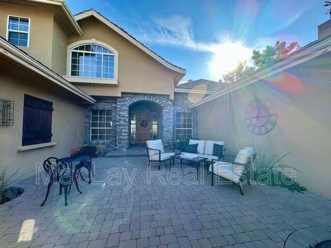 Building Photo - 5711 W Linda Ln