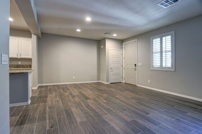Building Photo - Newer, Fabulous town home in the heart of ...