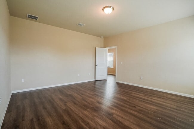 Building Photo - 708 Comal Run