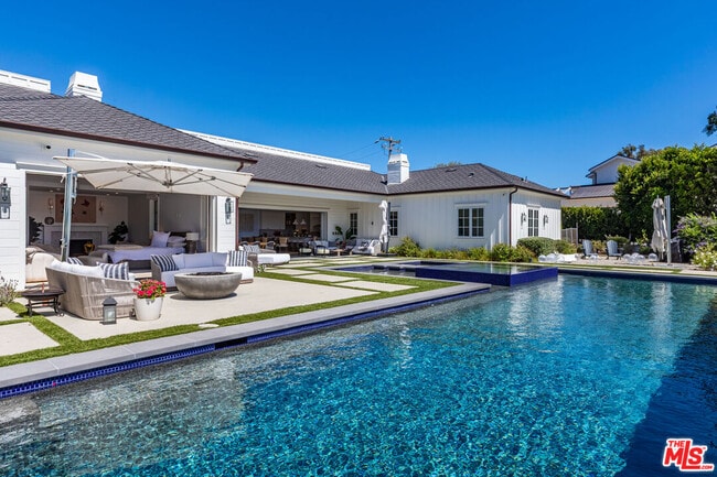 Building Photo - 6671 Dume Dr