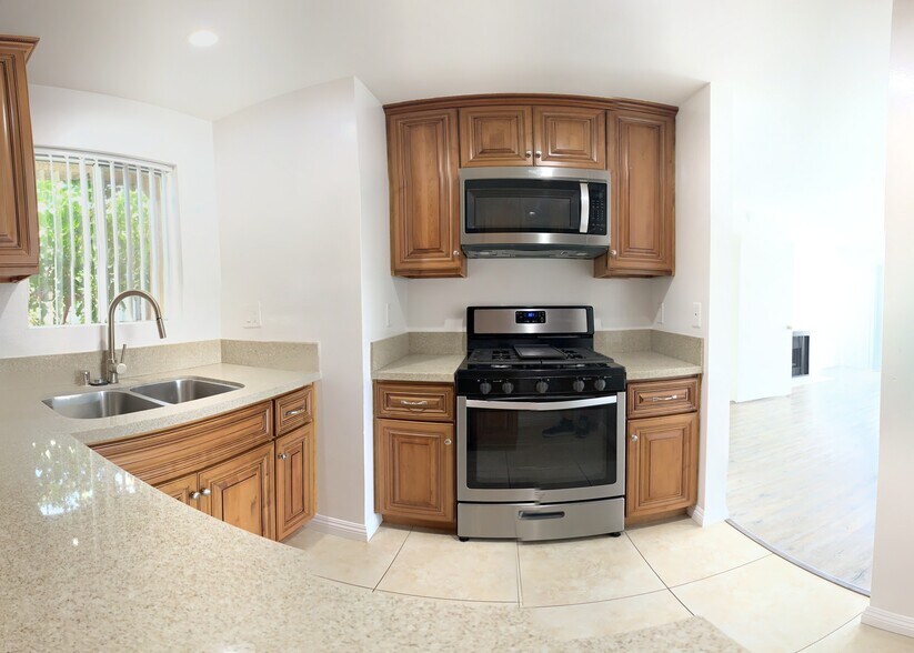 Building Photo - 4424 S Centinela Ave