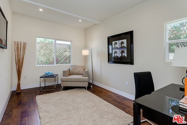 Building Photo - 831 S Curson Ave