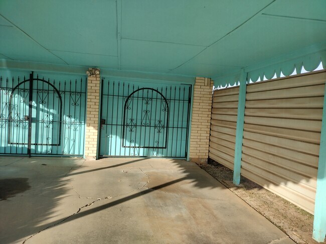 Building Photo - 1501 SW Monroe Ave