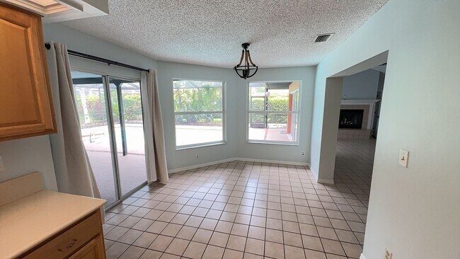 Building Photo - For Rent: A dazzling 5-bedroom, 3-bathroom...