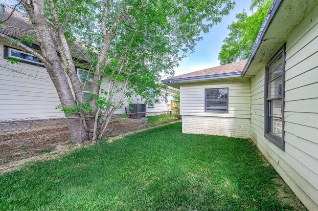 Building Photo - 4356 Phlox St