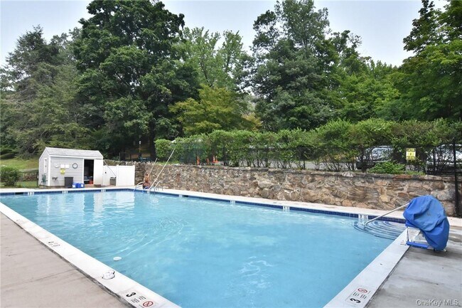 Building Photo - 352 Carroll Close