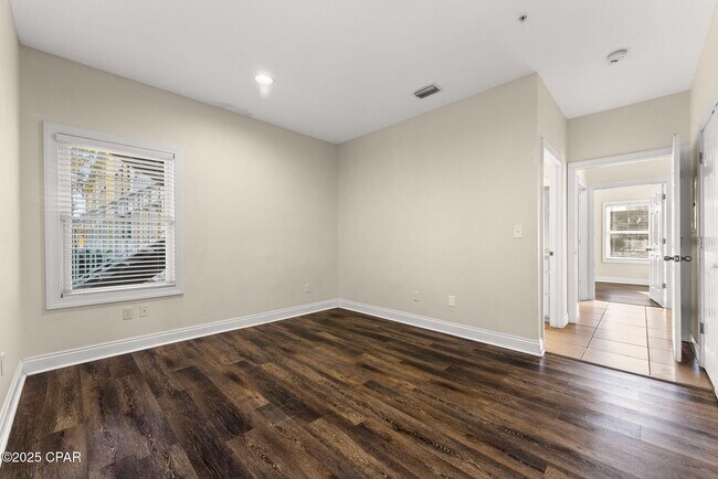 Building Photo - 212 Bonita Cir