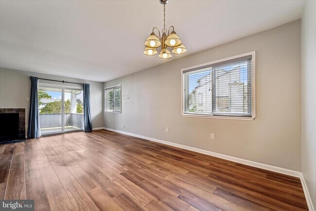 Building Photo - 708 Continental Dr