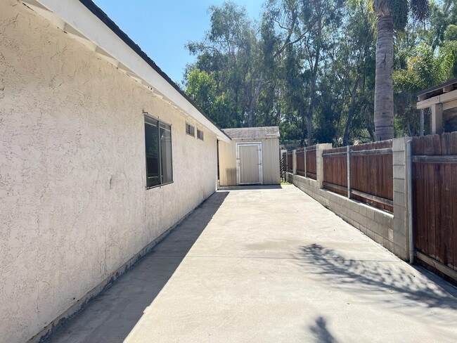 Building Photo - 1389 Oriole Pl