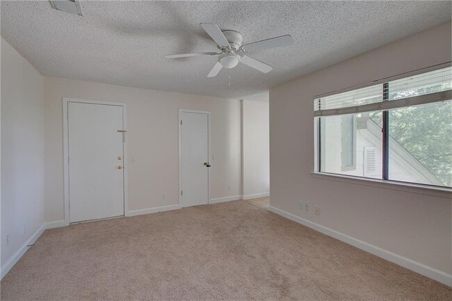 Building Photo - 8402 Tallwood Dr