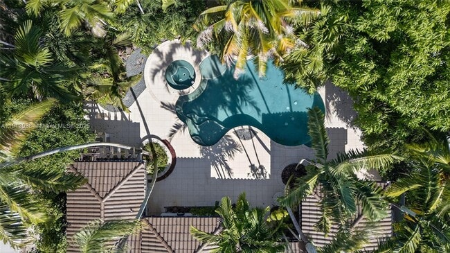 Building Photo - 465 NE 52nd St