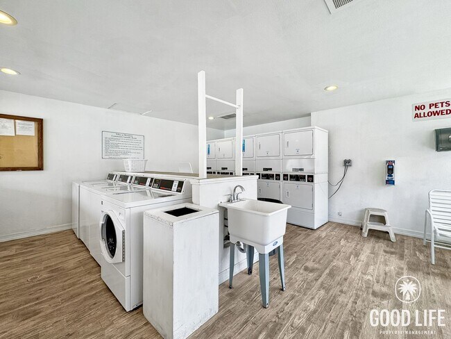 Building Photo - Bright 2BD/2BA Corner Unit Condo in Mira Mesa with Dual En-Suite Baths, Patio & Pool